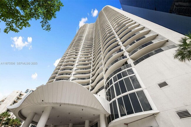 Foto del edificio - 17201 Collins Ave