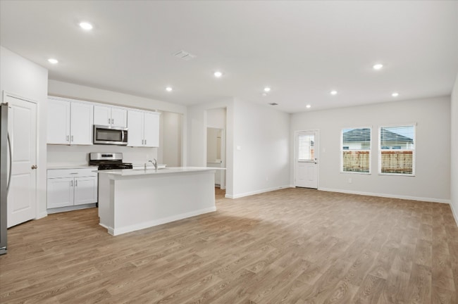 Building Photo - 120 Raymondville Path