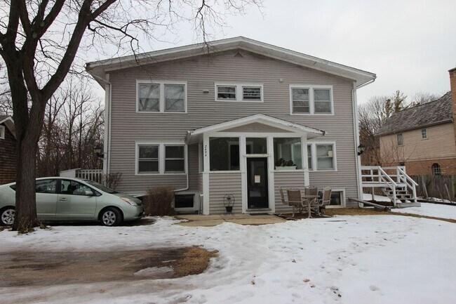 Building Photo - 2494 Saint Johns Ave