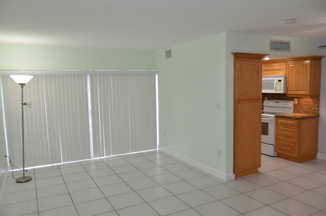 Foto del edificio - 9300 W Flagler St