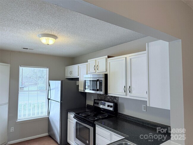 Foto del edificio - 6425 Windsor Gate Ln