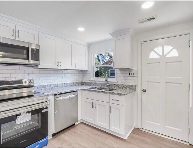 Foto del edificio - 2460 Hemlock St