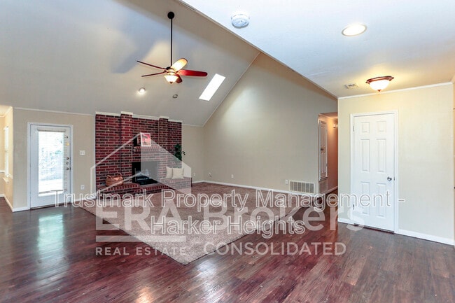 Building Photo - 505 Sun Meadows Dr