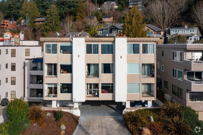 Foto del edificio - 4224 Beach Dr SW