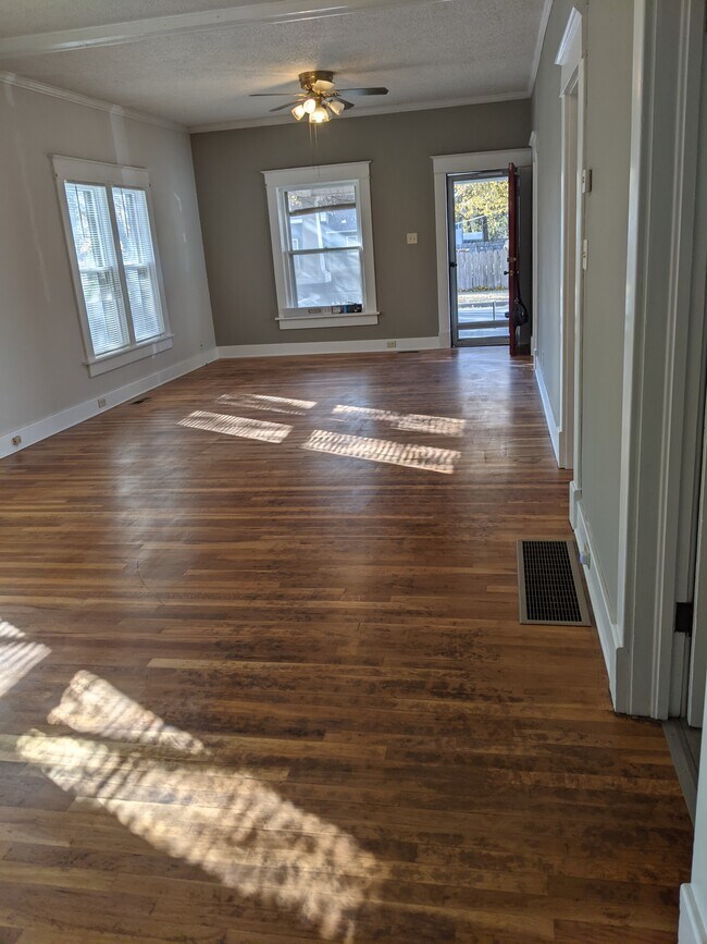 Comedor/Sala de estar - 504 N High St