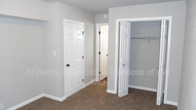 Building Photo - 930 S Campbell Ave