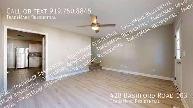 Foto del edificio - Modern, Renovated 4 bedroom Townhome