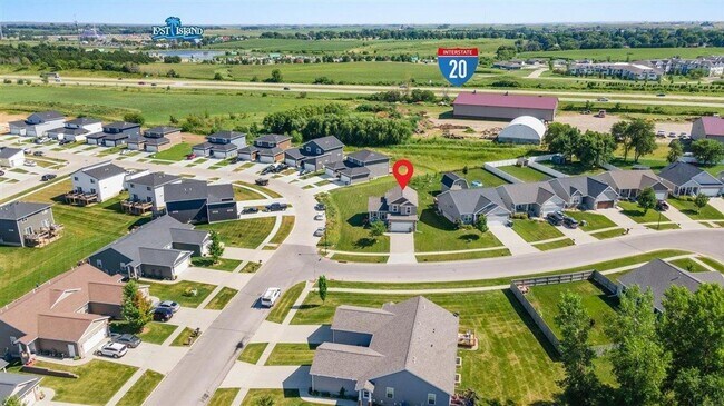 Building Photo - Move-In Ready Home with an Excellent Location