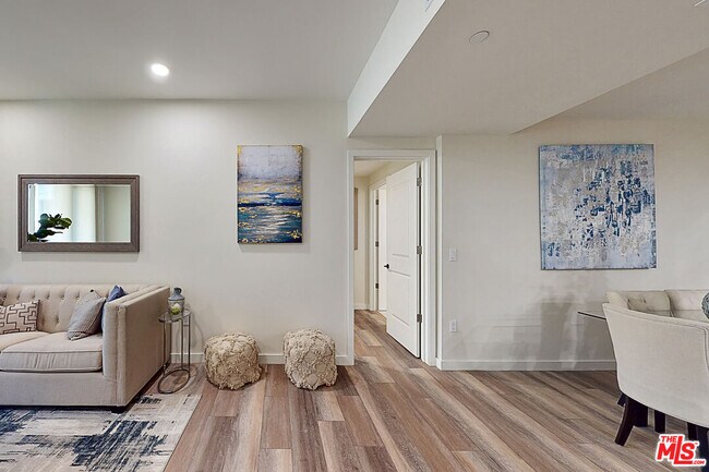 Foto del edificio - 1070 S Bedford St