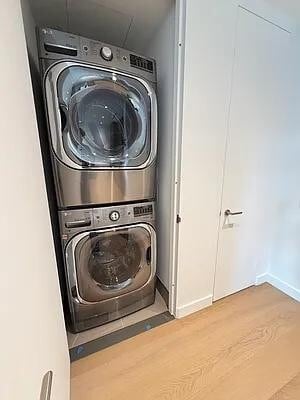 Building Photo - 555 W 22nd St