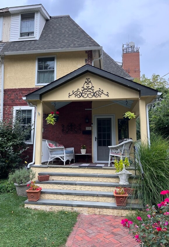 Primary Photo - 119 Francis Ave