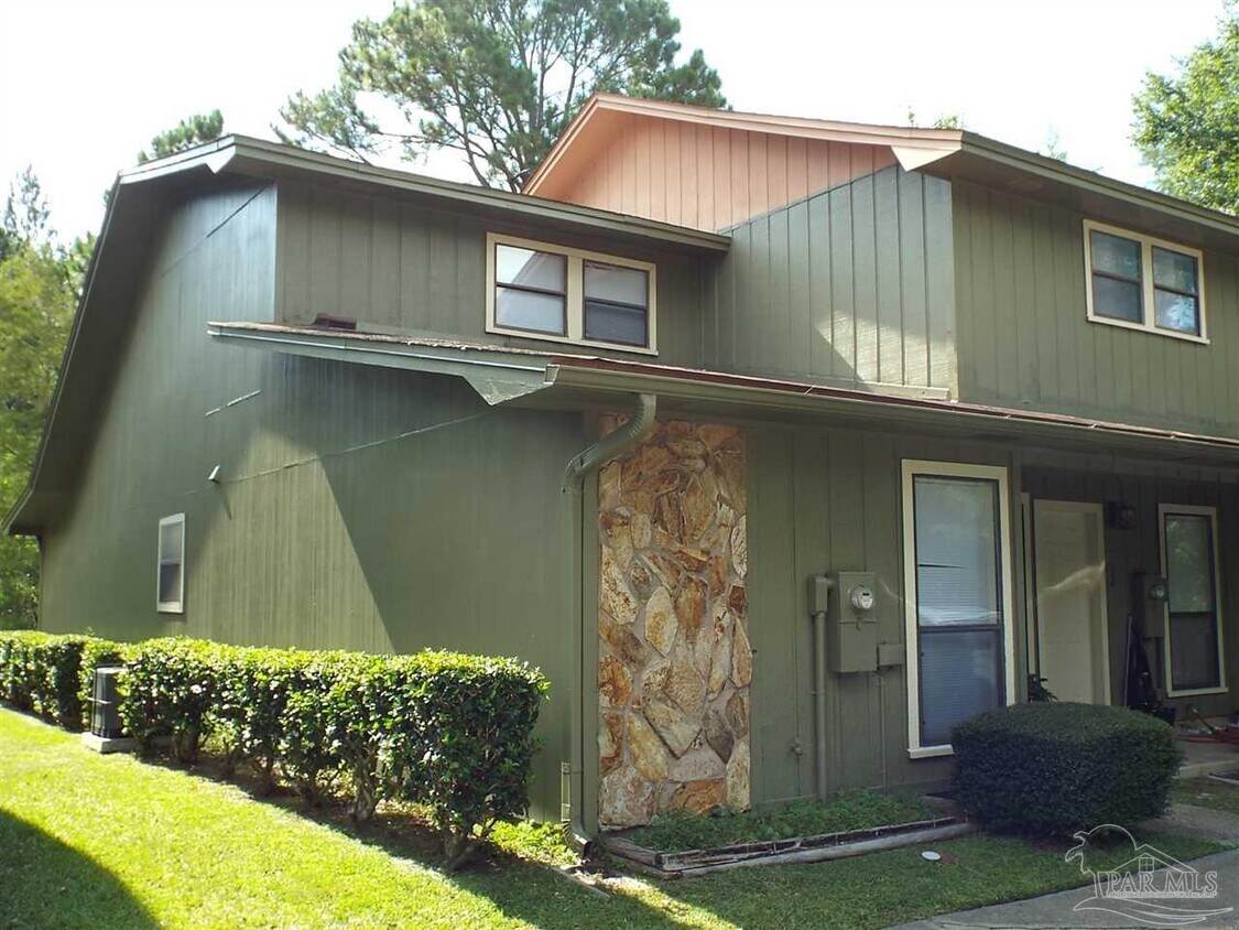 Primary Photo - 7223 Lago Vista Ct
