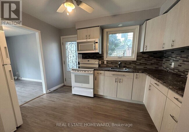 Photo du bâtiment - 511 Harris Ct