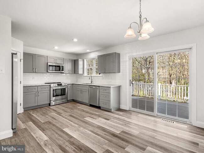 Building Photo - 14 Branford Way