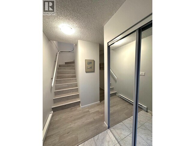 Photo du bâtiment - 220 4th St E