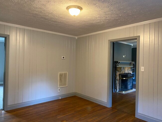 Building Photo - 206 Griffith St
