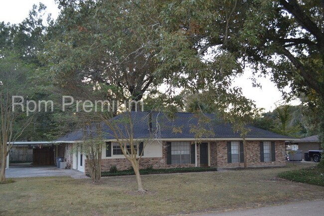 Foto del edificio - 5219 Goodland Dr