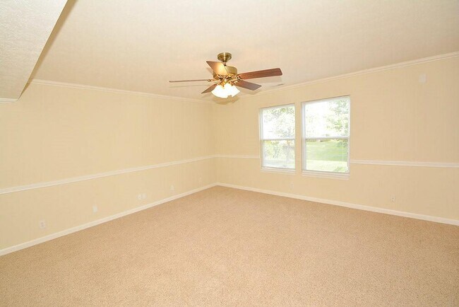 Building Photo - 8692 Baypointe Dr