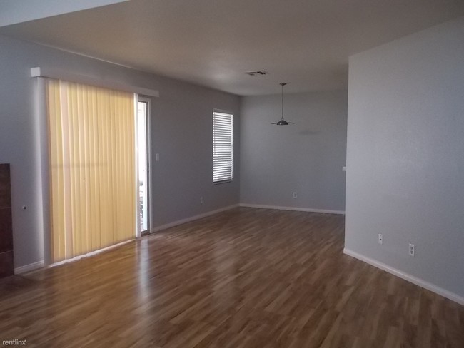 Building Photo - 3325 Paragon Dr