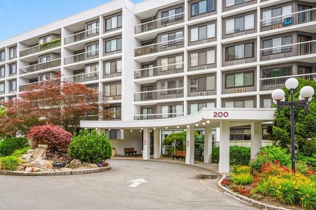 Building Photo - 200 High Point Dr