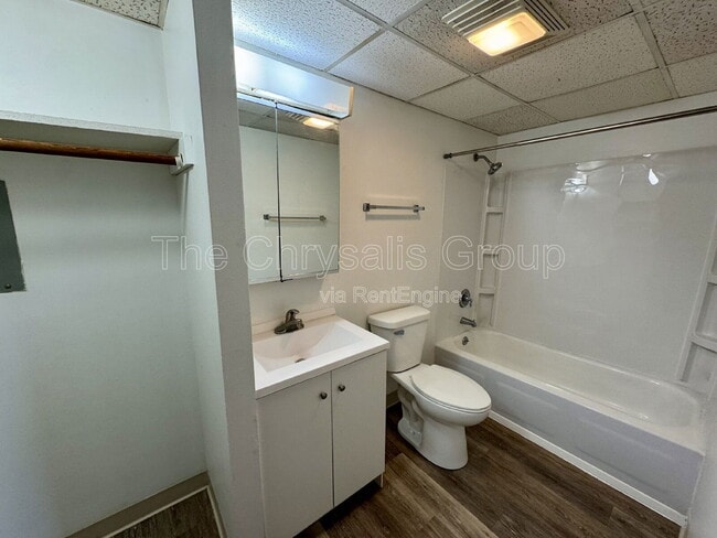 Foto del edificio - 2402 Marquette Rd