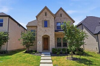 Building Photo - 724 Kendall Ln