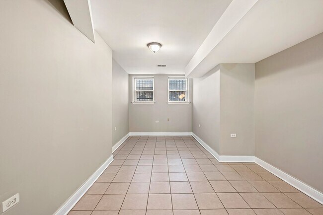 Building Photo - 4851 S Prairie Ave | Jim Sears
