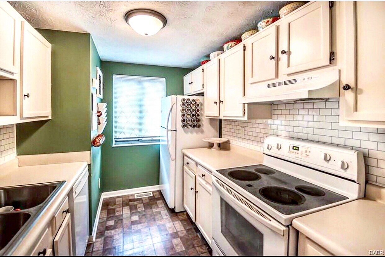 Foto del edificio - 384 Wellington Ct