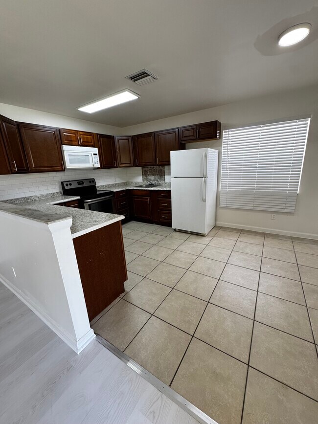 Foto del edificio - 1096 Oleander Rd