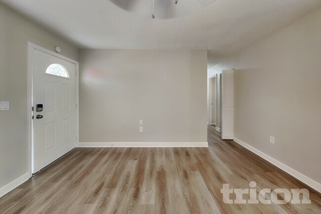 Foto del edificio - 607 65th Ave W