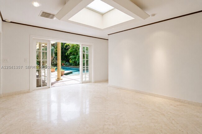 Foto del edificio - 3441 Poinciana Ave