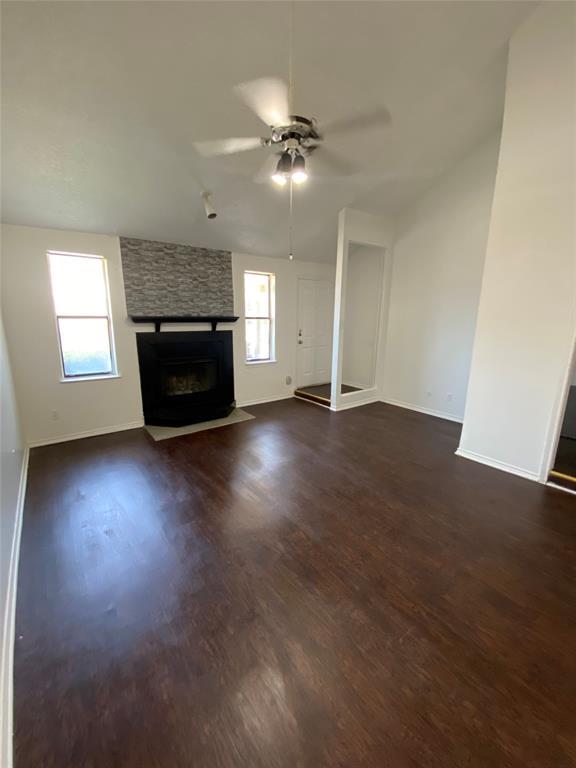 Building Photo - 916 Hilltop Dr