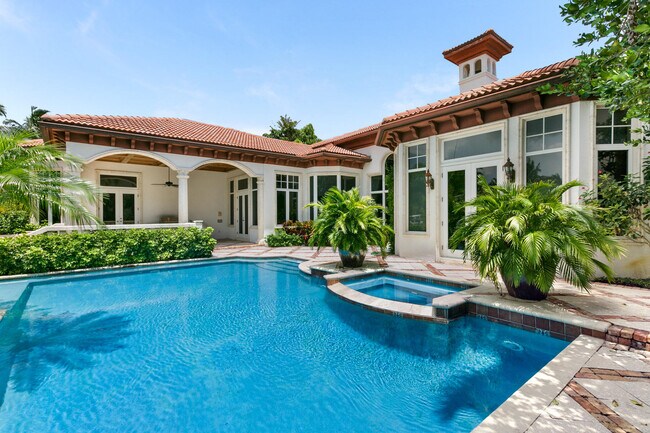 Building Photo - 840 Harbour Isles