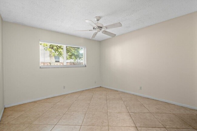 Foto del edificio - 1106 NE 16th Ct