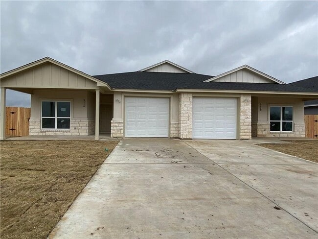 Building Photo - 573 CR 306