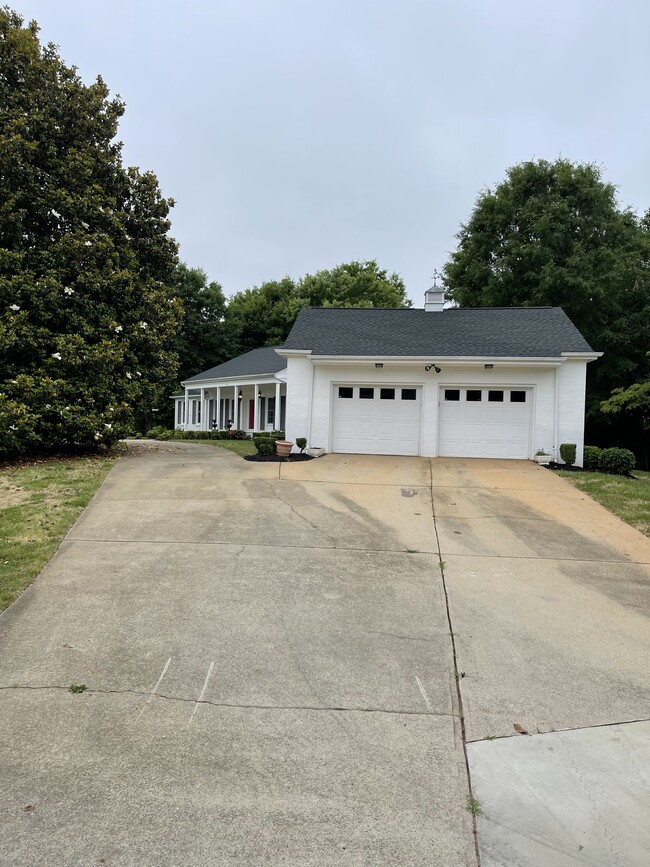 Building Photo - 1018 Randolph Cir SE