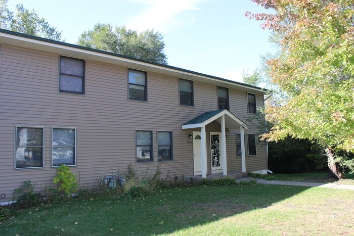Primary Photo - Fridley Town Home, 2 Car Garage, W/D, 1.5 ...