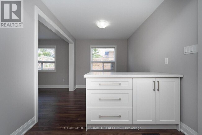 Building Photo - 208 Giltspur Dr