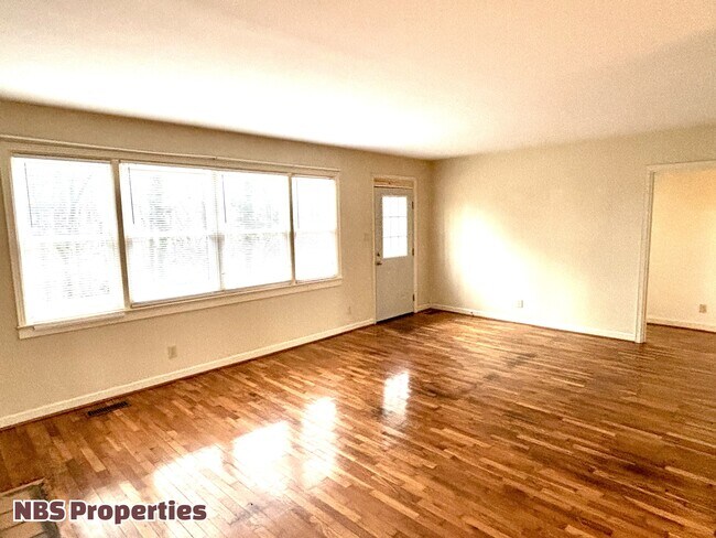 Building Photo - 602 Lookout Ct SE