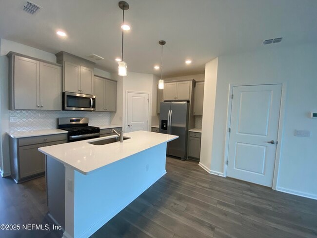 Building Photo - 269 Brandon Lks Dr