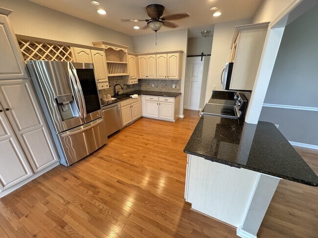 Foto del edificio - 307 Oak Meadow Ln