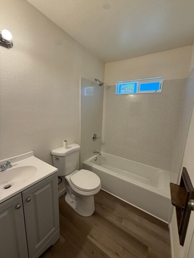 Building Photo - 486 Colonial Cir