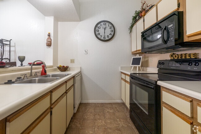 Interior Photo - Emerald Pointe Apartments