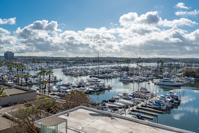Building Photo - 4335 Marina City Dr