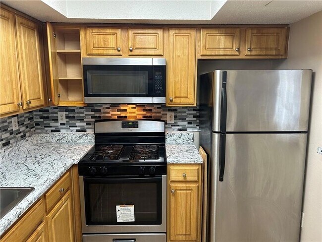 Foto del edificio - 3301 Henderson Mill Rd