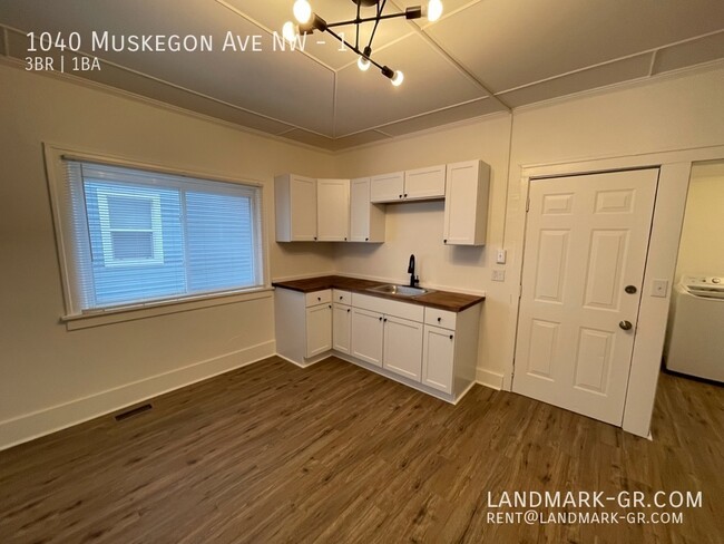 Building Photo - 1040 Muskegon Ave NW