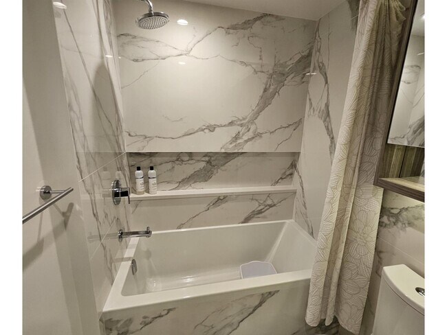 Photo du bâtiment - 13768-13100 100 Ave