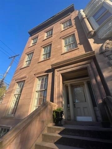 Primary Photo - 274 Barrow St