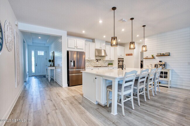 Foto del edificio - 94242 Goodwood Dr