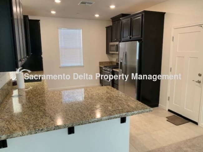 Building Photo - 2018 Construction - Lennar home!!